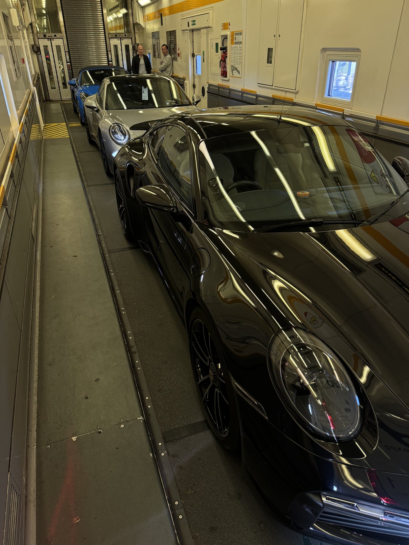 Μέσα στο βαγόνι του Eurotunnel, κατευθυνόμενοι προς τη Γαλλία