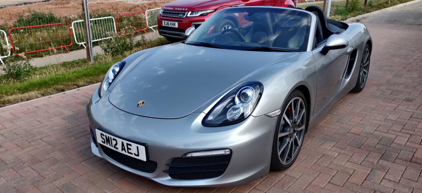 Το GT Silver Boxster 981 S με ανοιχτή οροφή, τη μέρα της παραλαβής